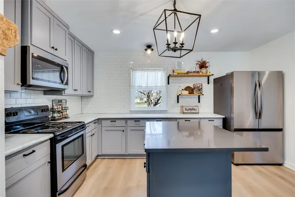 $499,000 | 137 West Oak Drive, Cedar Creek, TX 78612