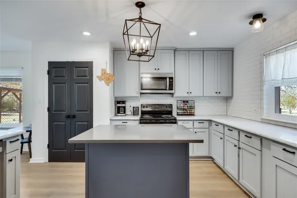 $499,000 | 137 West Oak Drive, Cedar Creek, TX 78612