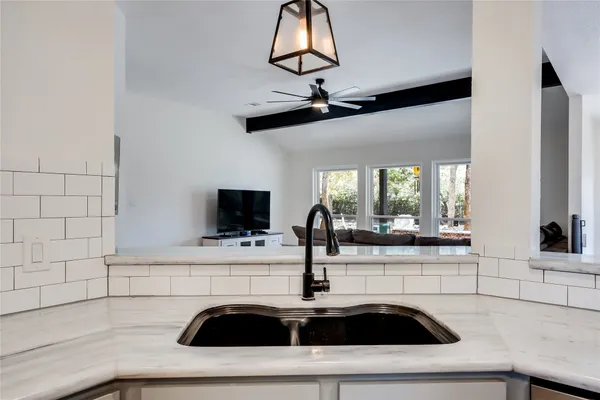 $499,000 | 137 West Oak Drive, Cedar Creek, TX 78612