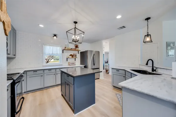 $499,000 | 137 West Oak Drive, Cedar Creek, TX 78612