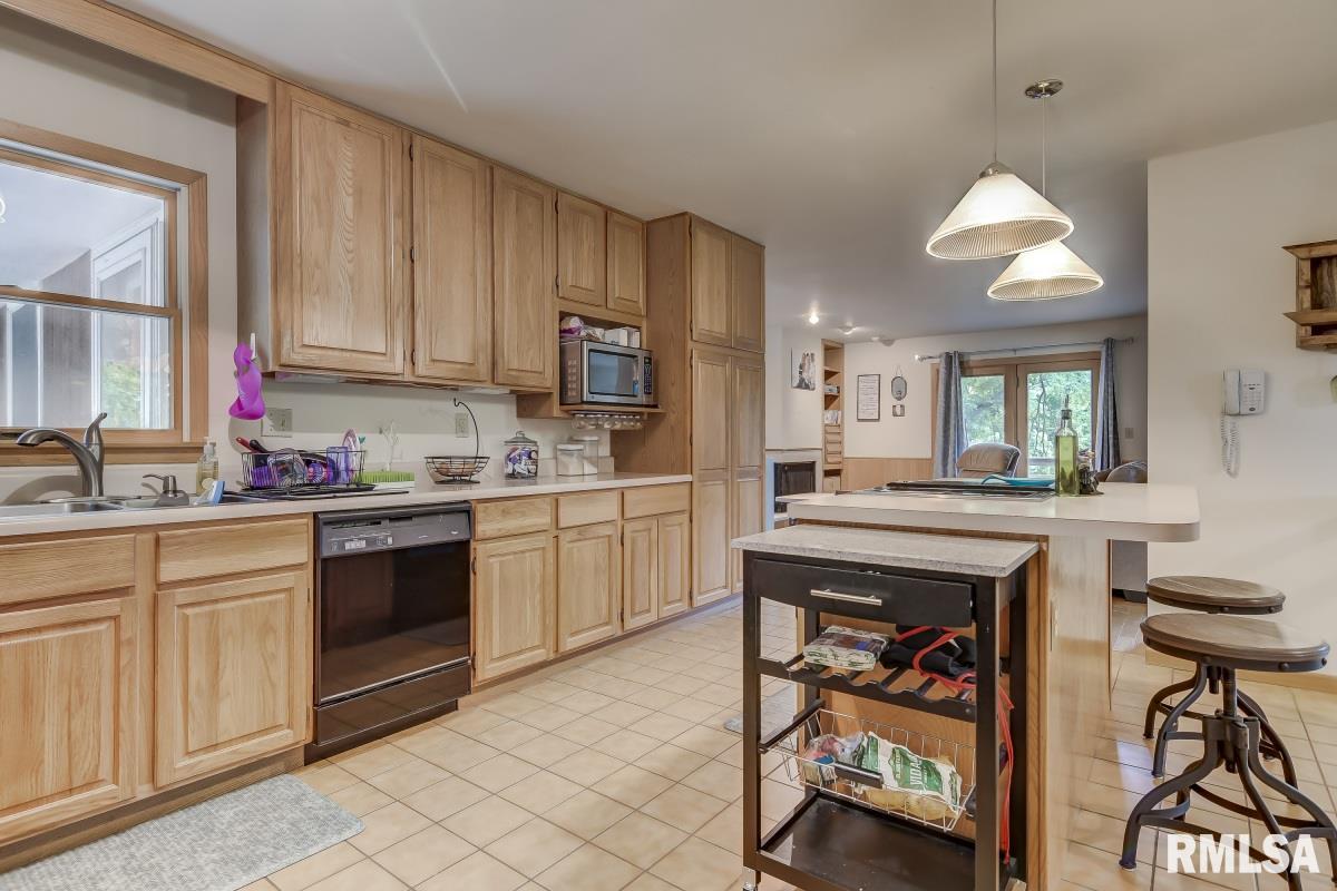 93 Greencastle Circle Springfield, IL 62712 - Photo 8 of 33 Gallery Image 8