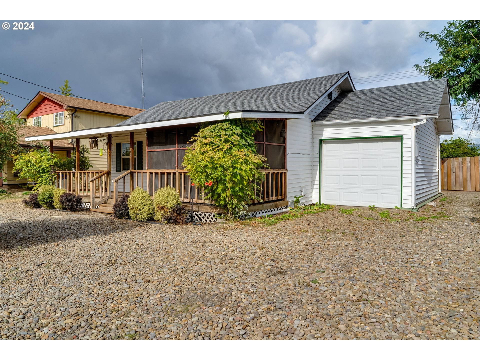 2420 D Street Springfield, OR 97477 - Photo 4 of 37