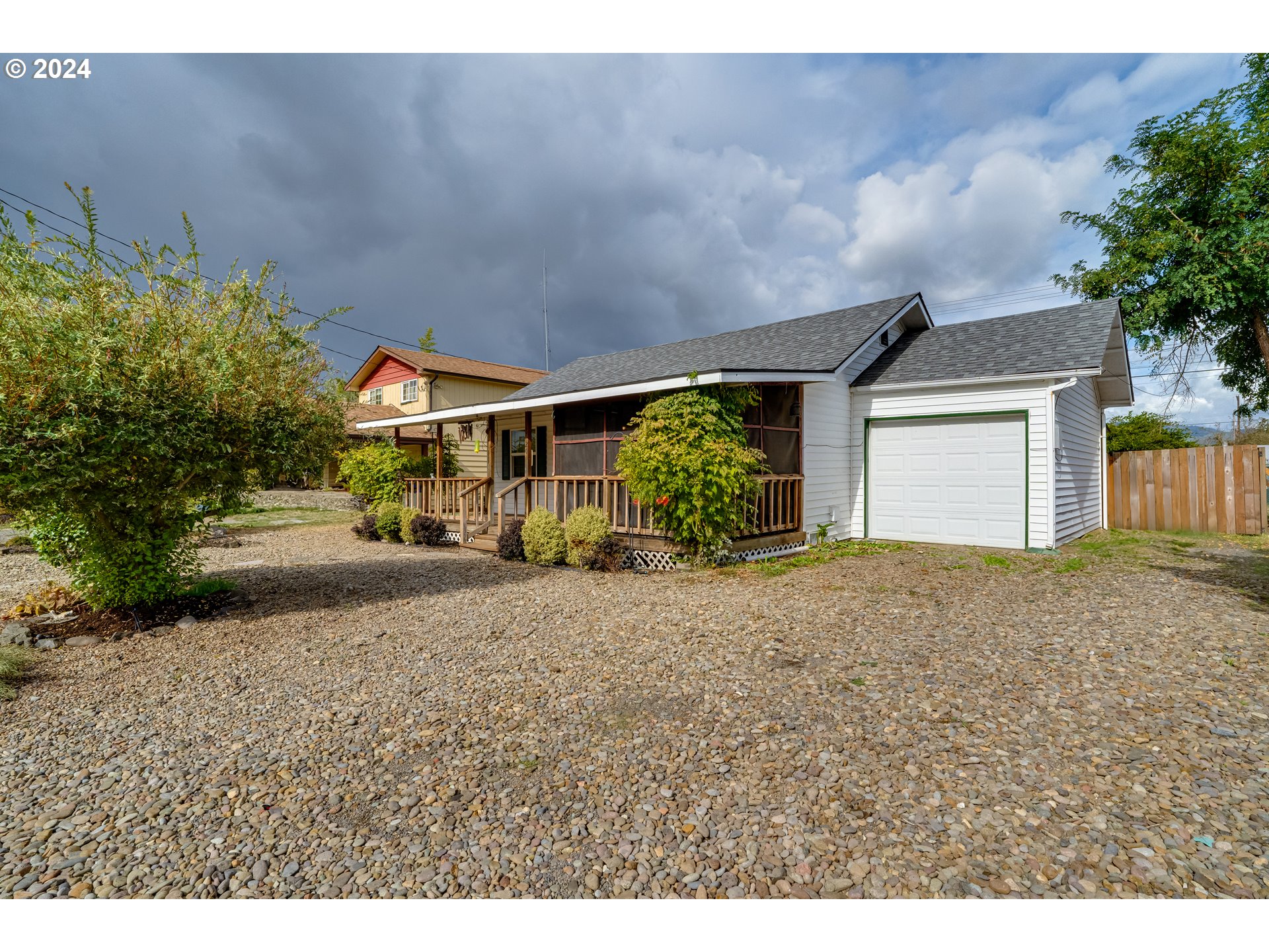 2420 D Street Springfield, OR 97477 - Photo 5 of 37