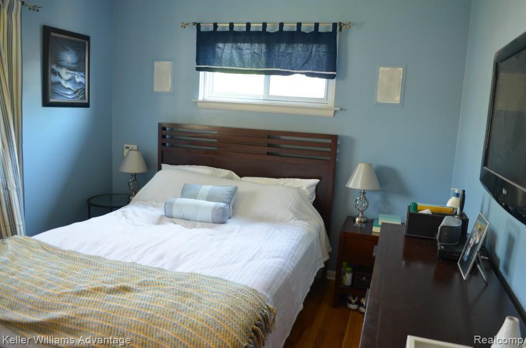1825 Massoit Road Royal Oak, MI 48073 - Photo 14 of 21 Large master bedroom with great closet space