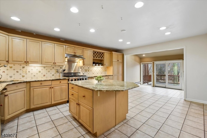 38 Hunters Circle Lebanon, NJ 08833 - Photo 4 of 34