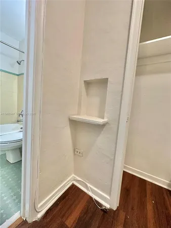 $1,800 | 430 76th Street, Unit 4, Miami Beach, FL 33141