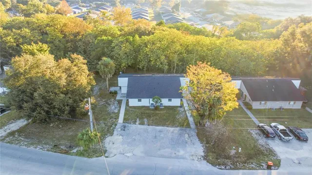 a view of a yard in front of the house