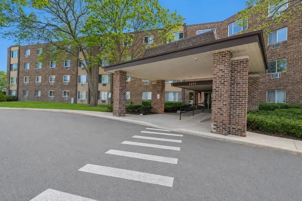 $1,400 | 1475 Rebecca Drive, Unit 310, Hoffman Estates, IL 60169