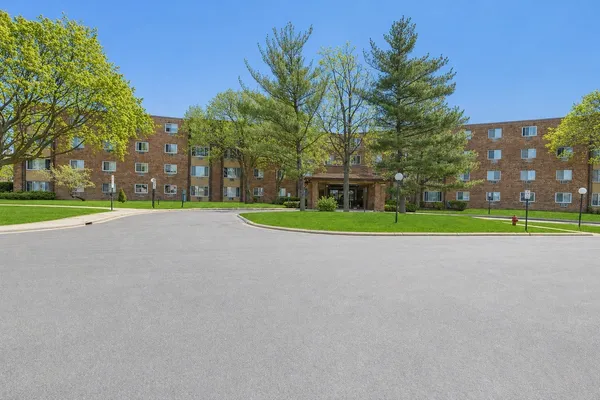 $1,400 | 1475 Rebecca Drive, Unit 310, Hoffman Estates, IL 60169