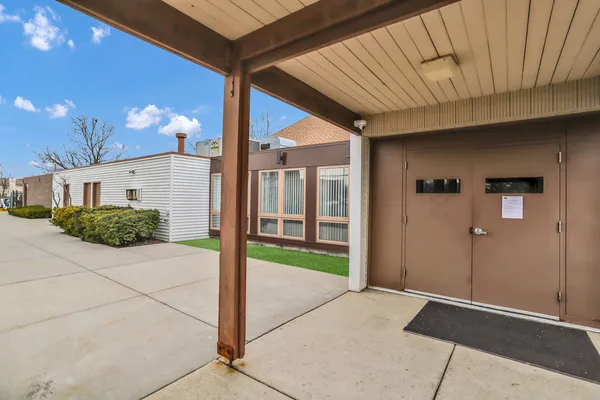 $1,400 | 1475 Rebecca Drive, Unit 310, Hoffman Estates, IL 60169