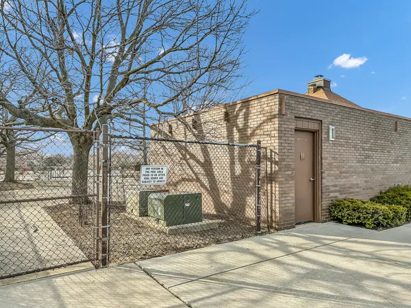 $1,400 | 1475 Rebecca Drive, Unit 310, Hoffman Estates, IL 60169