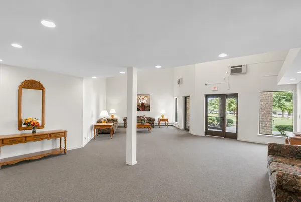 $1,400 | 1475 Rebecca Drive, Unit 310, Hoffman Estates, IL 60169