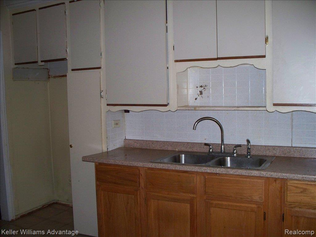 15377 Rutherford Street Detroit, MI 48227 - Photo 9 of 24 Kitchen 2