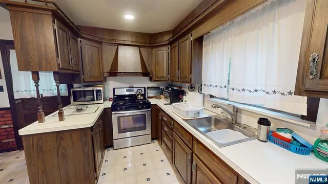 $589,000 | 149 Brookside Avenue, River Vale, NJ 07675