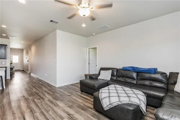 $2,500 | 2758 Excelsior Boulevard, Corpus Christi, TX 78415