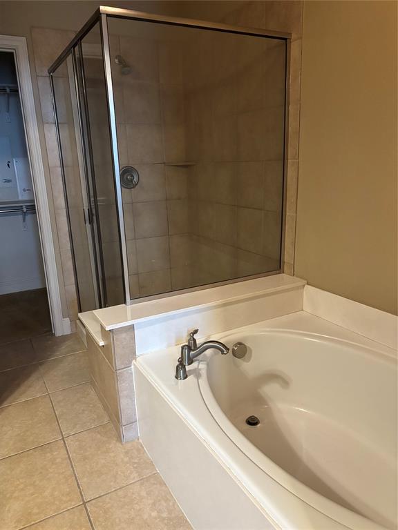 5748 Robbie Road Plano, TX 75024 - Photo 19 of 32 Primary Bath - tub and separate shower