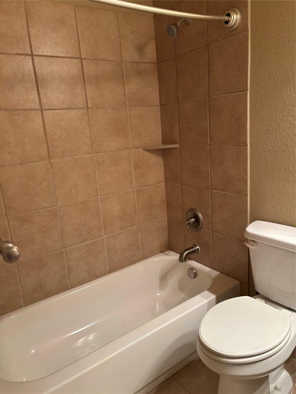 5748 Robbie Road Plano, TX 75024 - Photo 25 of 32 Secondary Bath