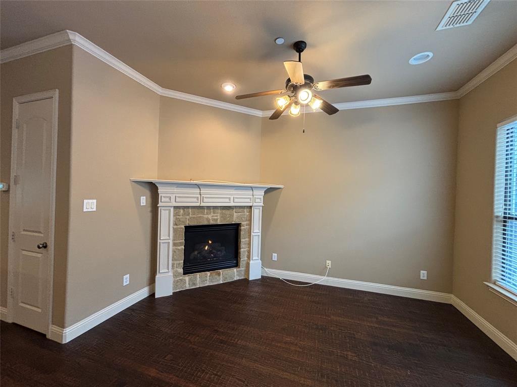 5748 Robbie Road Plano, TX 75024 - Photo 29 of 32 2nd floor living room