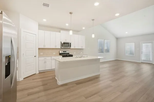 $2,950 | 1567 King Rnch Road, Conroe, TX 77301