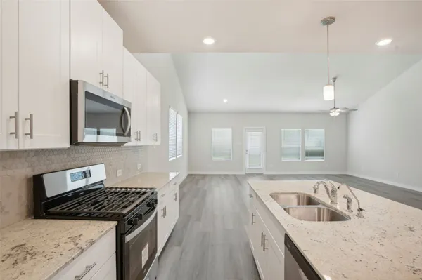 $2,950 | 1567 King Rnch Road, Conroe, TX 77301
