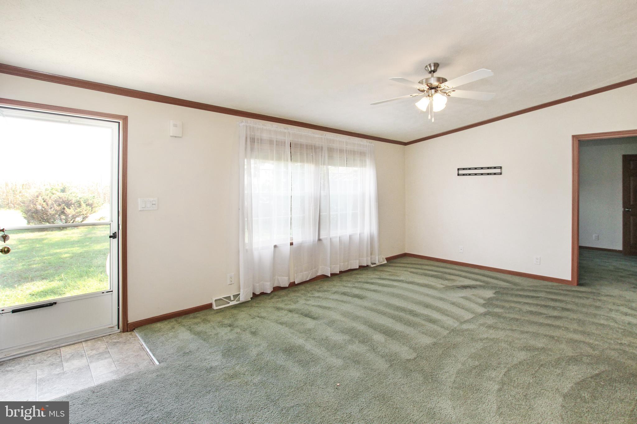 372 Vernon Road Harrington, DE 19952 - Photo 3 of 19 Living Room/Front Door Entry