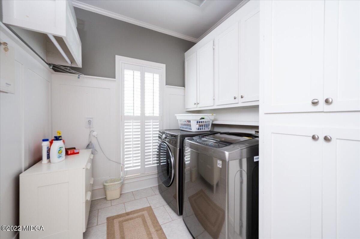 788 Bass Road Macon, GA 31210 - Photo 44 of 71 a utility room with a window dryer and washer