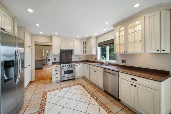 $1,199,000 | 6N777 Palomino Drive, St. Charles, IL 60175