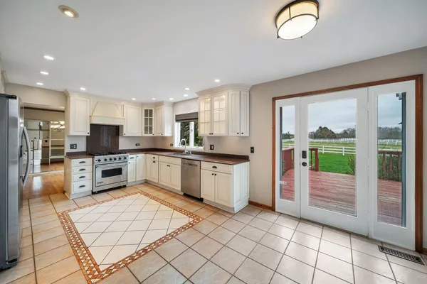 $1,199,000 | 6N777 Palomino Drive, St. Charles, IL 60175