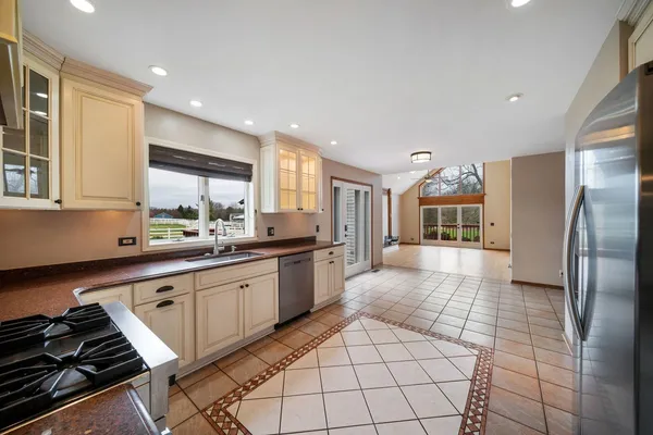 $1,199,000 | 6N777 Palomino Drive, St. Charles, IL 60175