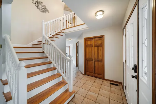 $1,199,000 | 6N777 Palomino Drive, St. Charles, IL 60175