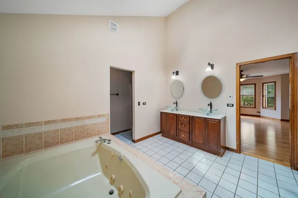 $1,199,000 | 6N777 Palomino Drive, St. Charles, IL 60175