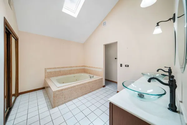 $1,199,000 | 6N777 Palomino Drive, St. Charles, IL 60175