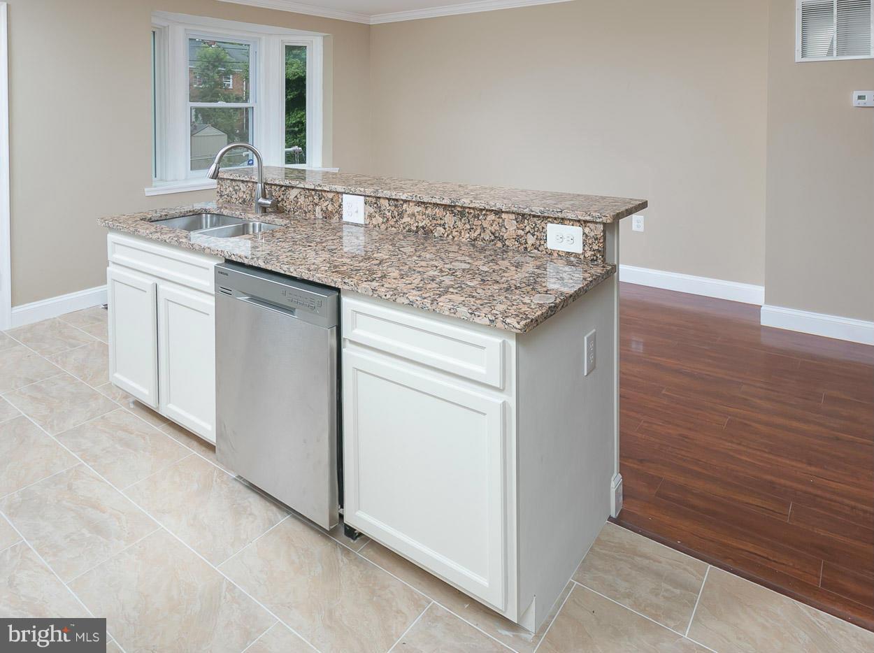 1535 Stonewood Road Baltimore, MD 21239 - Photo 3 of 25 Kitchen