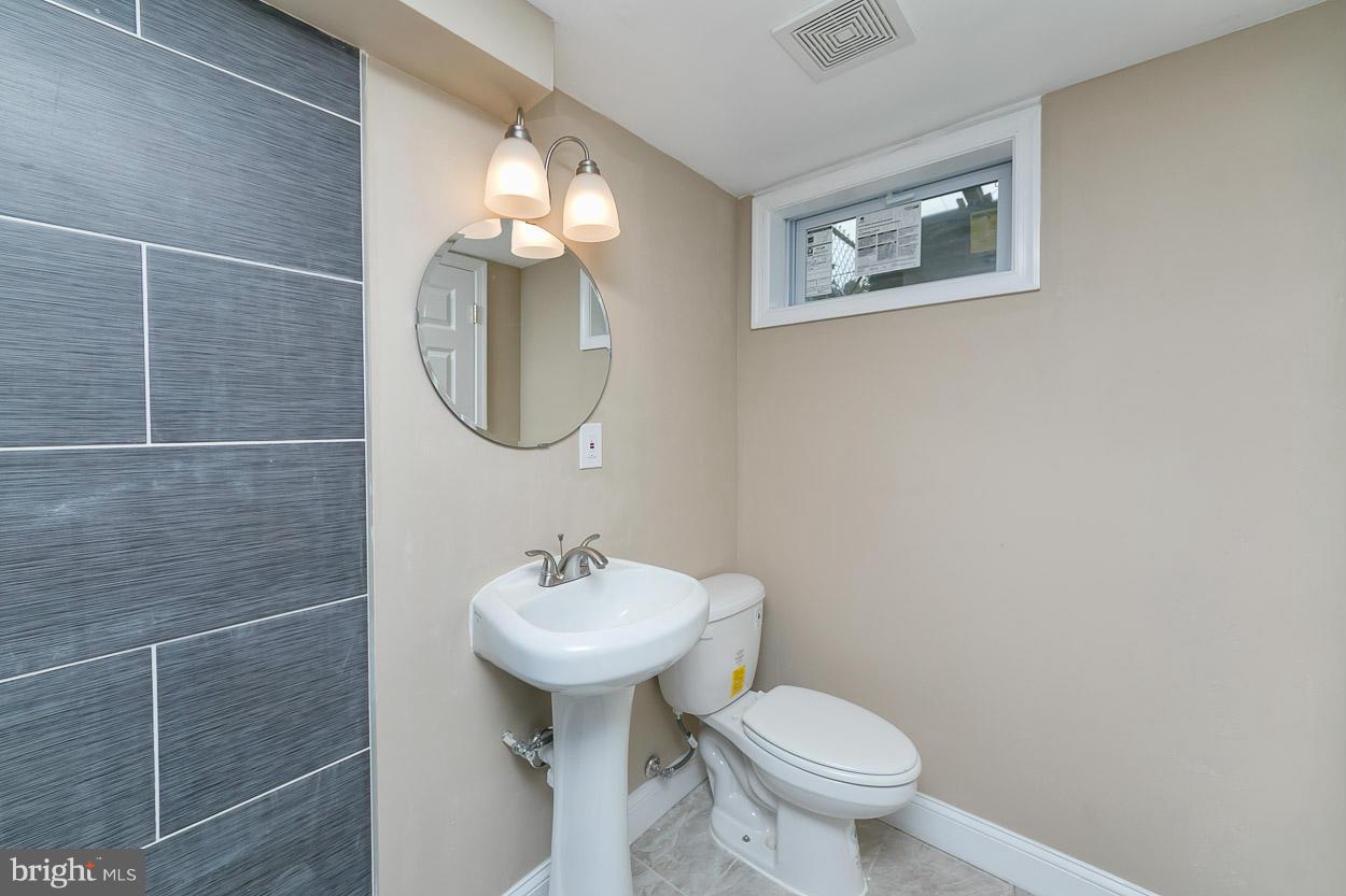 1535 Stonewood Road Baltimore, MD 21239 - Photo 21 of 25 Bath