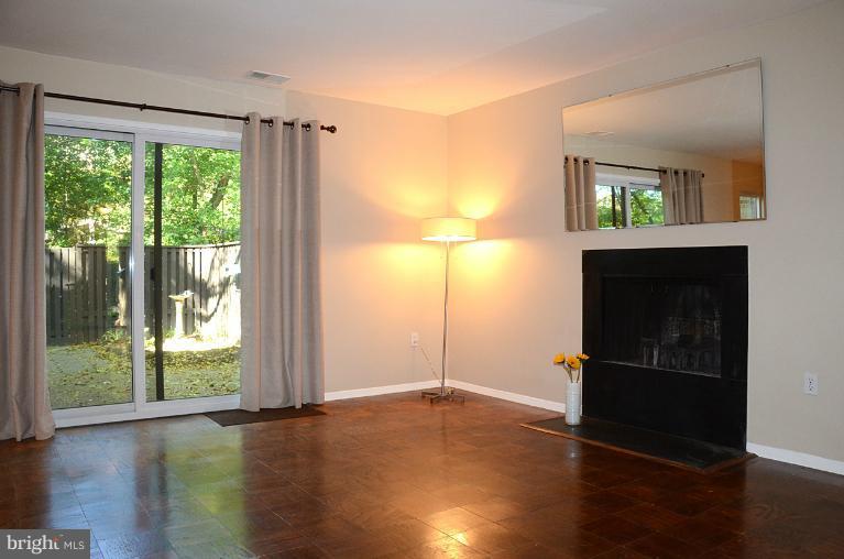 1723 Ivy Oak Square Reston, VA 20190 - Photo 17 of 28 Living Room
