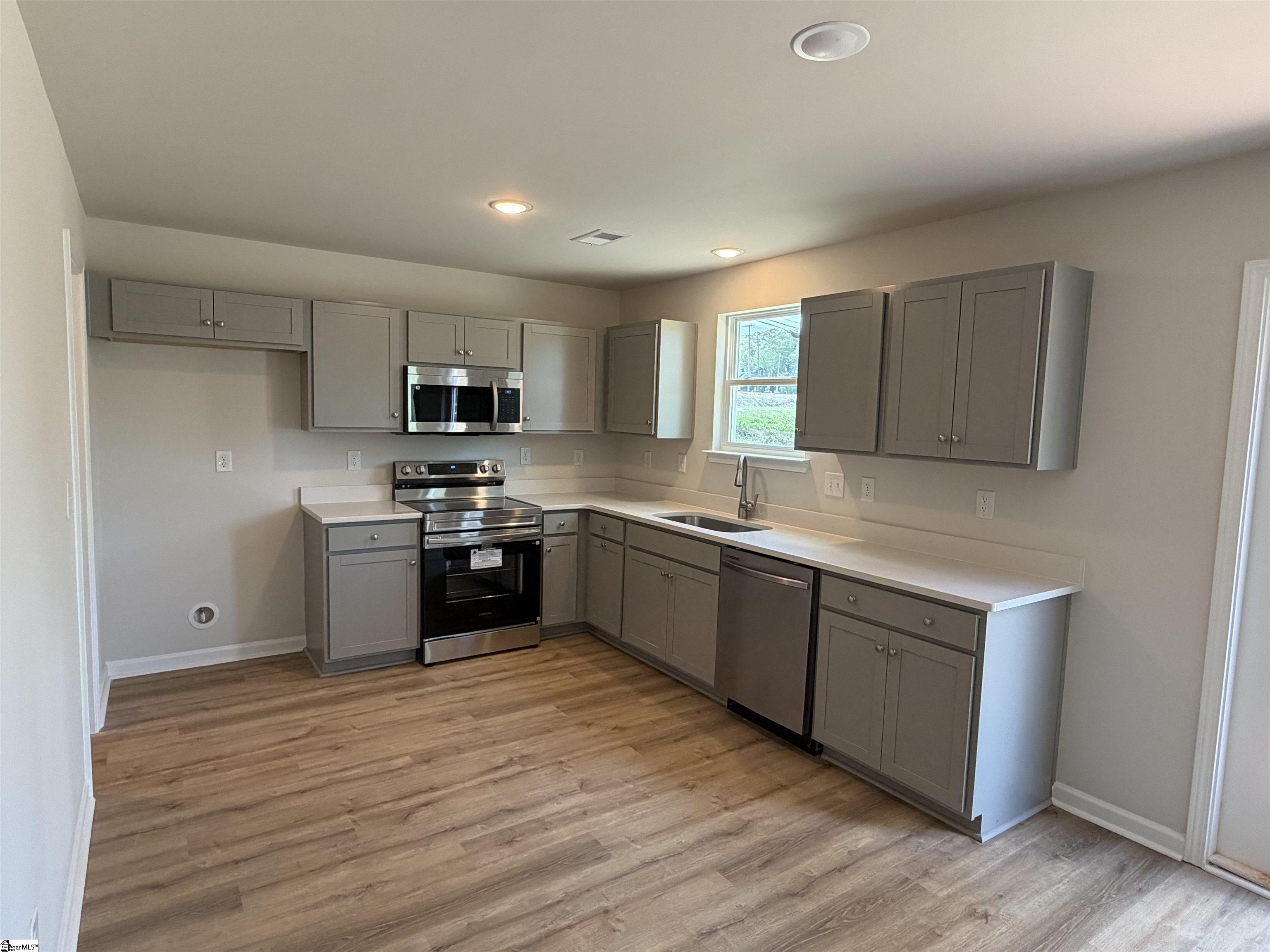 11 Campbell Street Duncan, SC 29334 - Photo 4 of 12