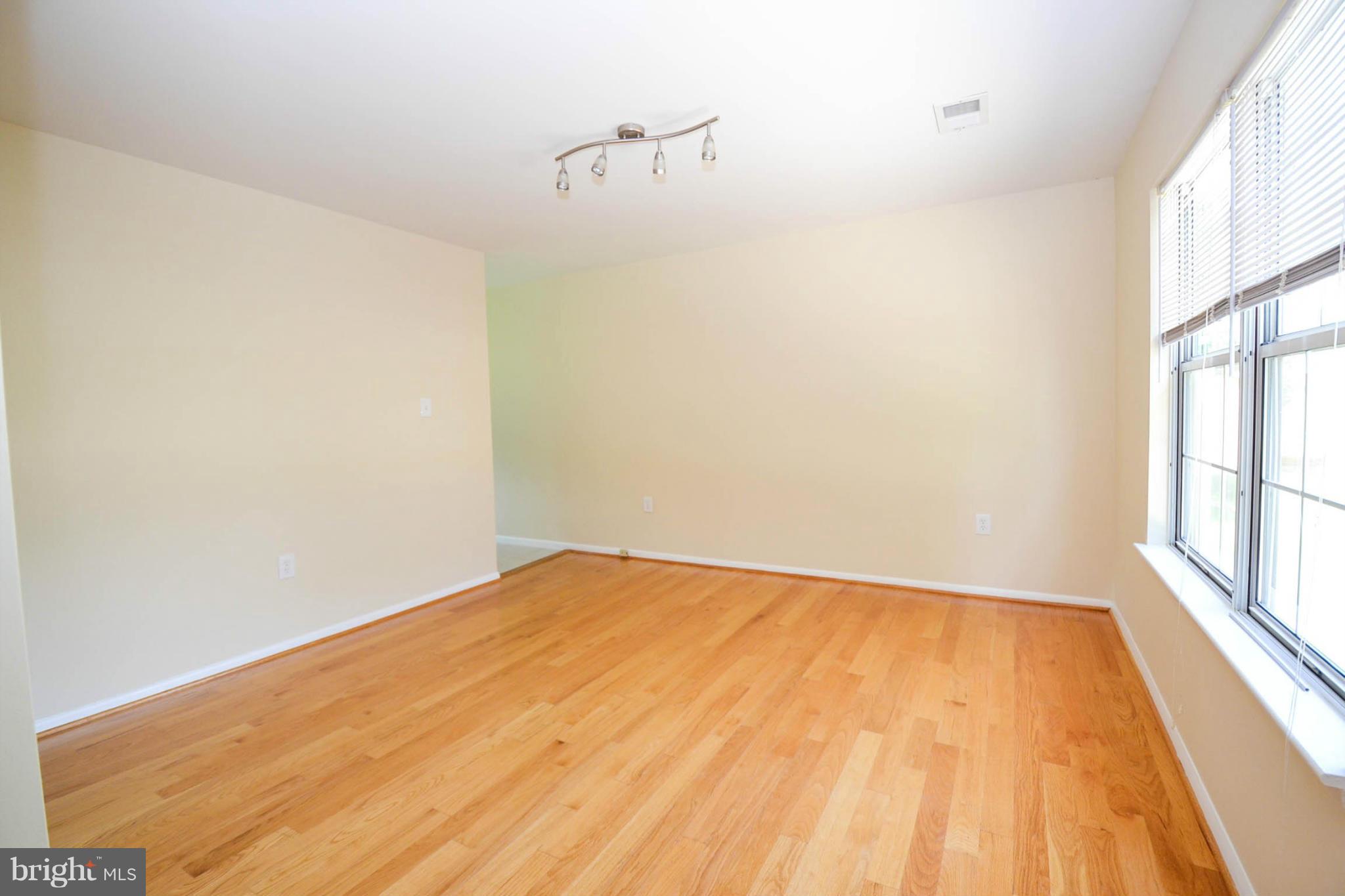 9401 Boulder Road Frederick, MD 21702 - Photo 4 of 10 Living Room