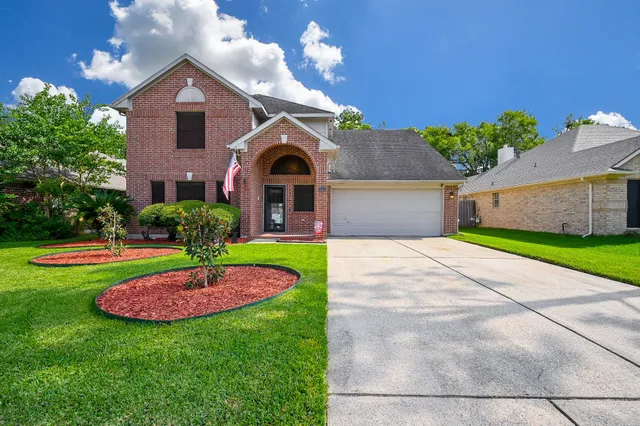 $359,900 | 1013 Chesterwood Drive, Pearland, TX 77581