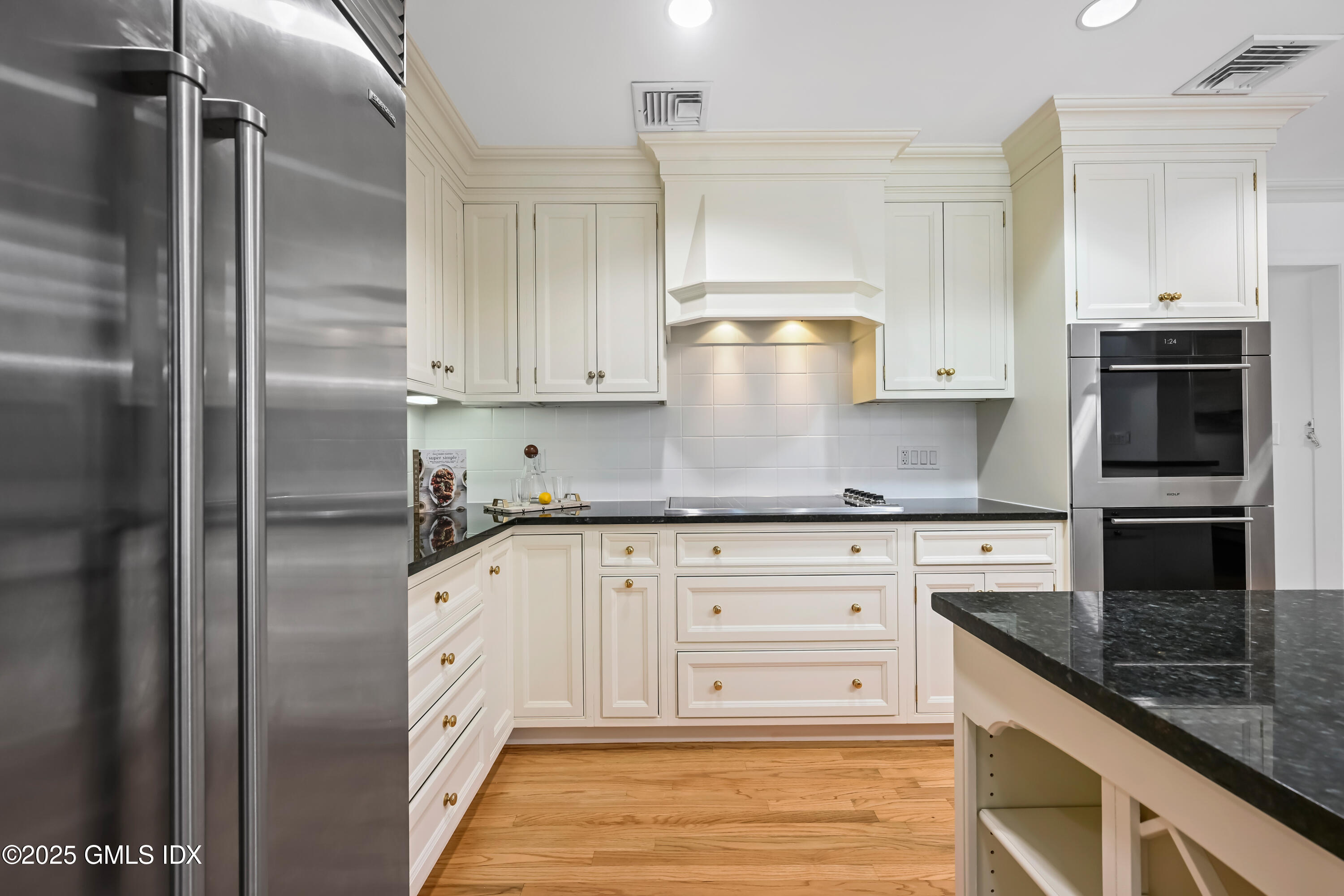 38 Bedford Road Greenwich, CT 06831 - Photo 11 of 32 Kitchen