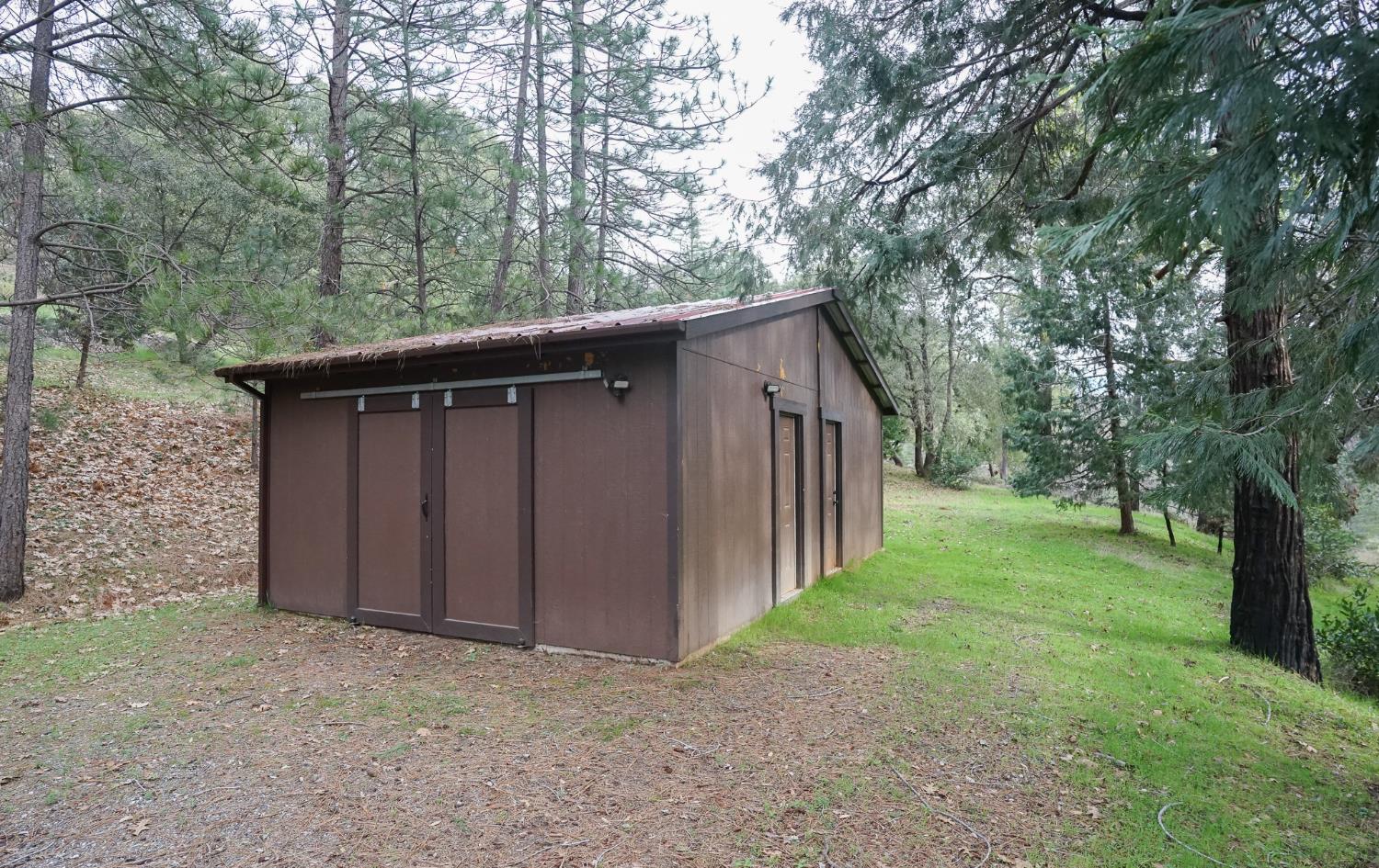 16375 Jesus Maria Road Mokelumne Hill, CA 95245 - Photo 33 of 39 a backyard of a house with lots of green space