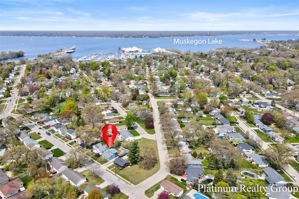 $275,000 | 2390 Greenwood Street, Muskegon, MI 49441