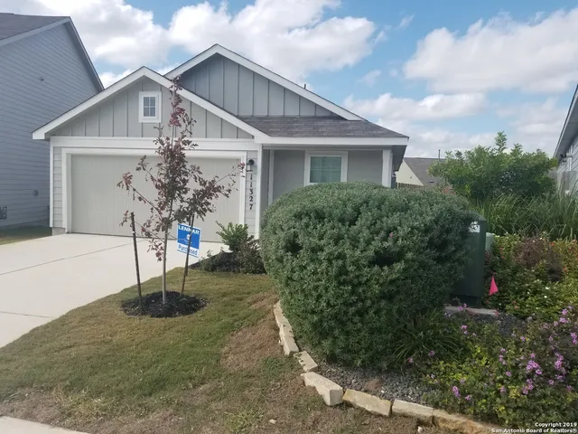 $1,575 | 11327 Babcock Crossing, San Antonio, TX 78249