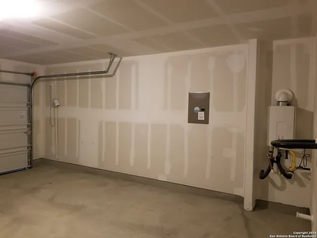 $1,575 | 11327 Babcock Crossing, San Antonio, TX 78249