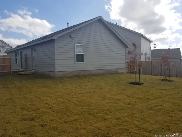 $1,575 | 11327 Babcock Crossing, San Antonio, TX 78249