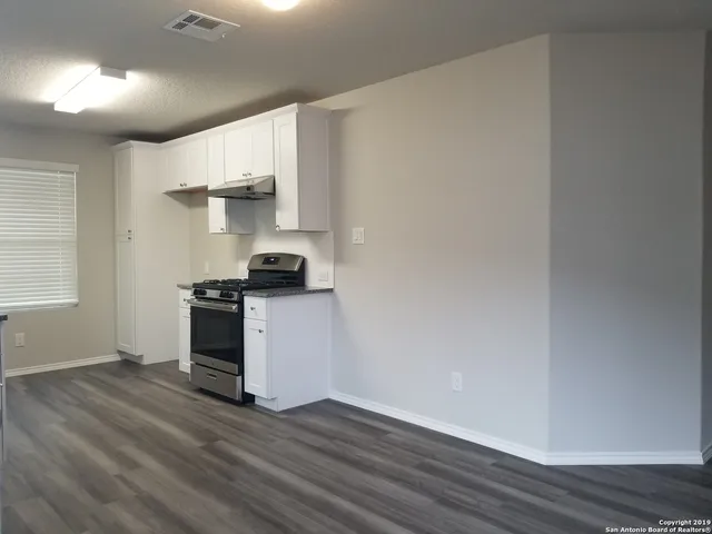 $1,575 | 11327 Babcock Crossing, San Antonio, TX 78249