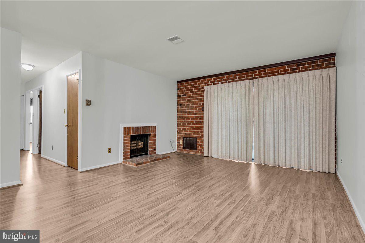 3600 Rustic Lane, Unit 245 Wilmington, DE 19808 - Photo 5 of 23 Living Room