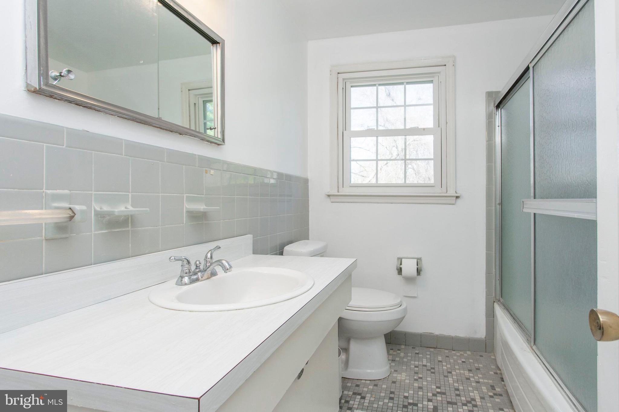 8813 Wainwright Road Glenside, PA 19038 - Photo 21 of 25 Hall Bath
