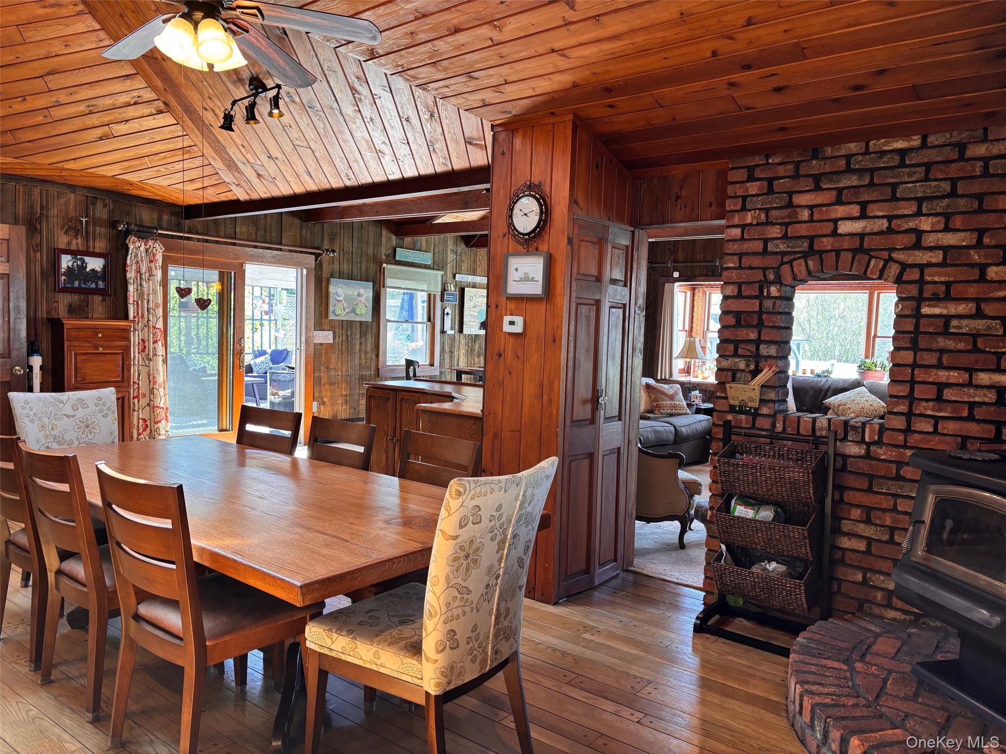 212 Matthews Road Oakdale, NY 11769 - Photo 15 of 38