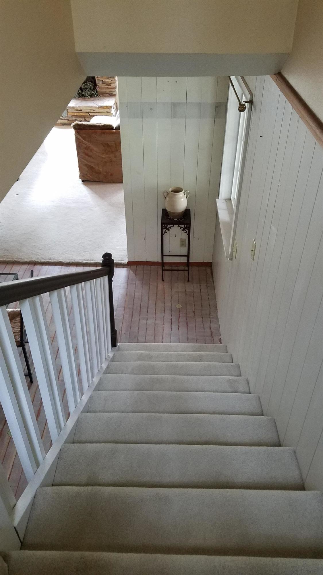 143 Stephen Way Williams, OR 97544 - Photo 14 of 34 Staircase to second story