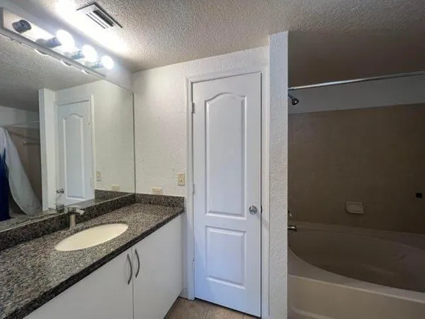 $195,000 | 132 Southwest Peacock Boulevard, Unit 17104, Port St. Lucie, FL 34986